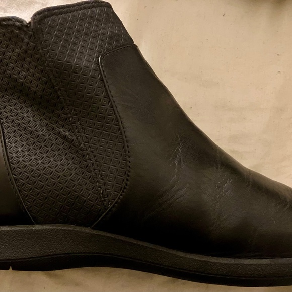 Rockport Women Rockport Tessie Tech Side Zip Ankle Booties